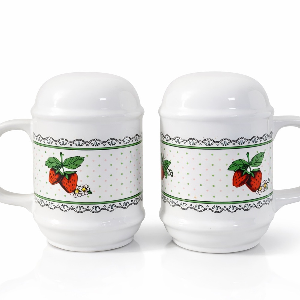 Vintage Strawberry Ceramic Salt & Pepper Shaker Set (Mug Style with Lids)
